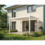 Helle Pergola am Haus mit Gartenblick