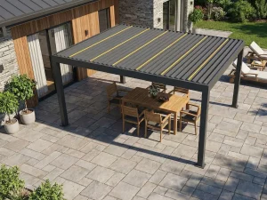 Pergola mit Lamellendach und Holztisch auf Terrasse