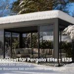 Pergola im Winter mit Schnee auf dem Dach