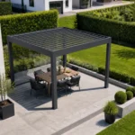 Pergola mit Glaswand im Neubaugebiet